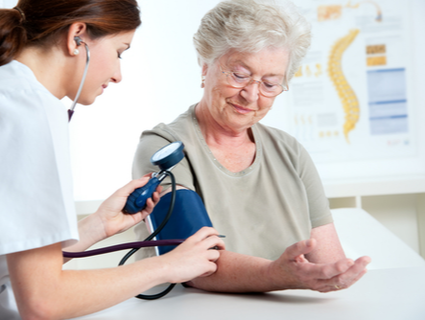 Quais são os exames médicos essenciais para os idosos?