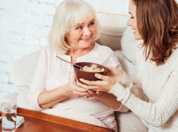 Como perceber se os idosos precisam de apoio domiciliário?