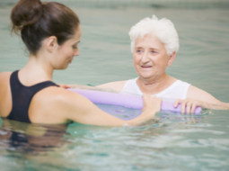 Quais os exercícios físicos mais adequados para idosos com demência?