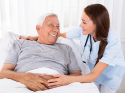 Quais são os benefícios das camas articuladas para a saúde dos idosos?